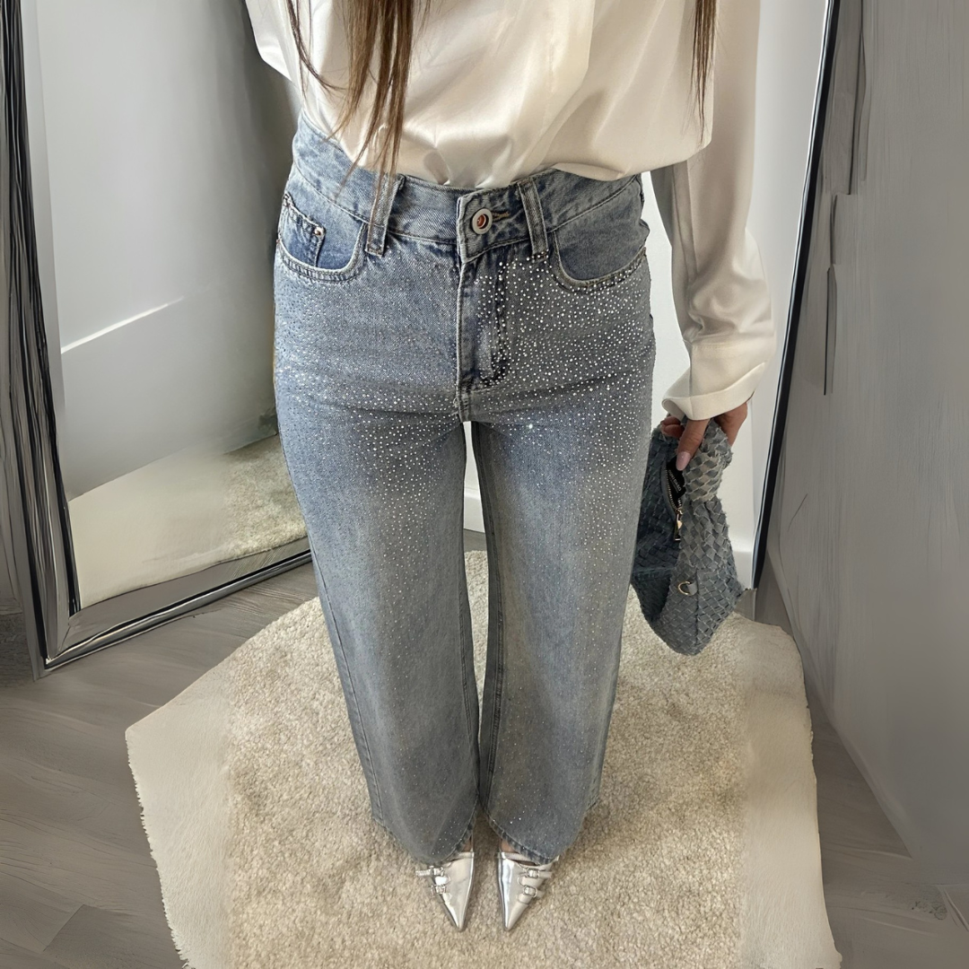 ANNELIE | HELLBLAUE JEANS MIT FIGURBETONTER PASSFORM